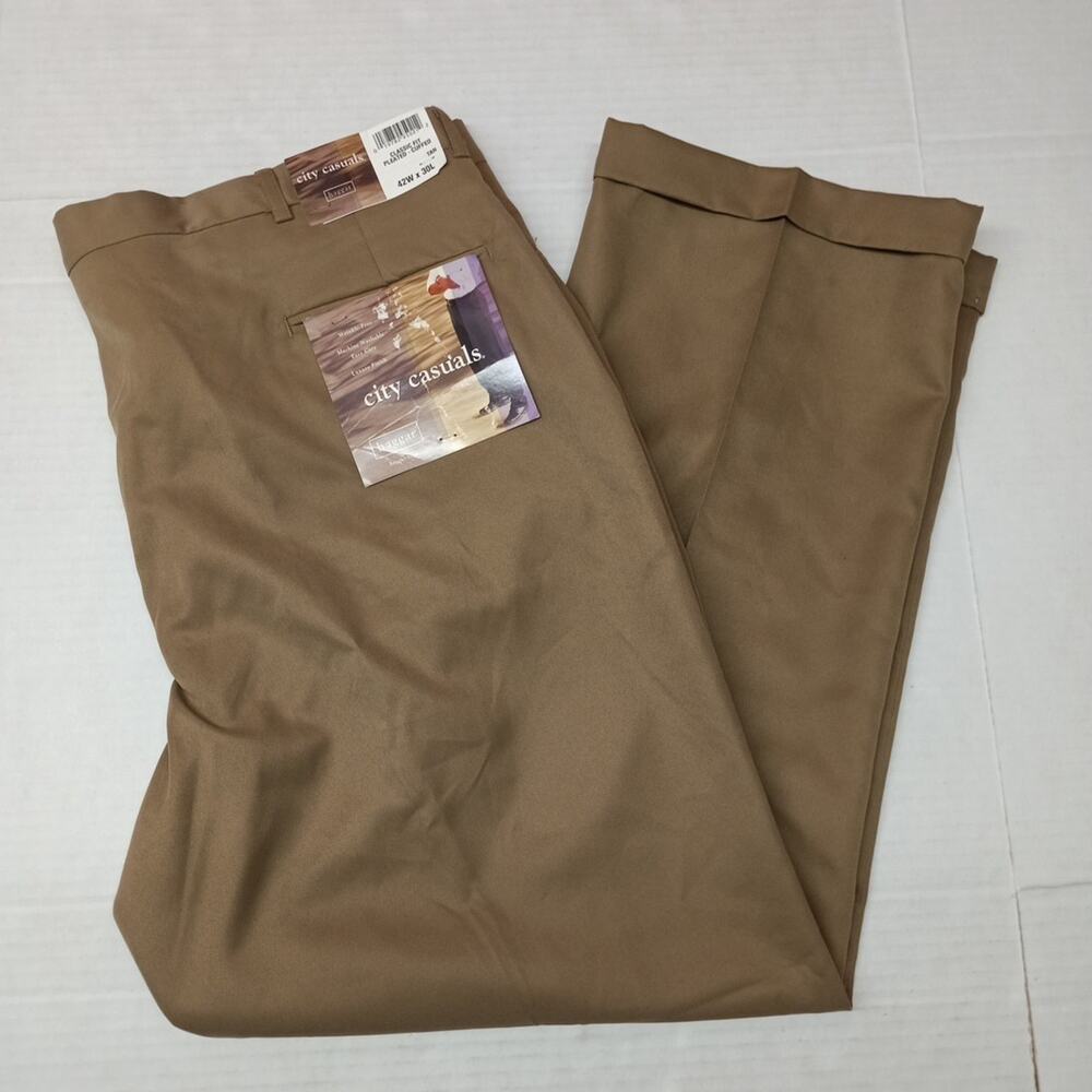 Haggar City Casuals Pants Men's Size 42x30โ Tan Classic Fit Pleated Cuffed